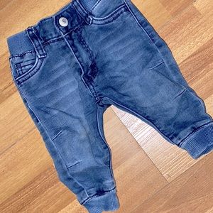 Levi’s Jeans size 6m.
